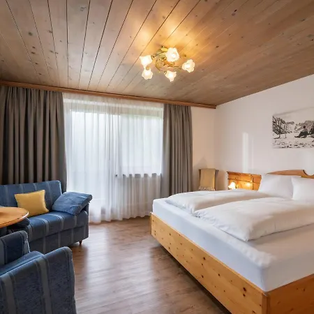 Πανσιόν Zillertal 2*